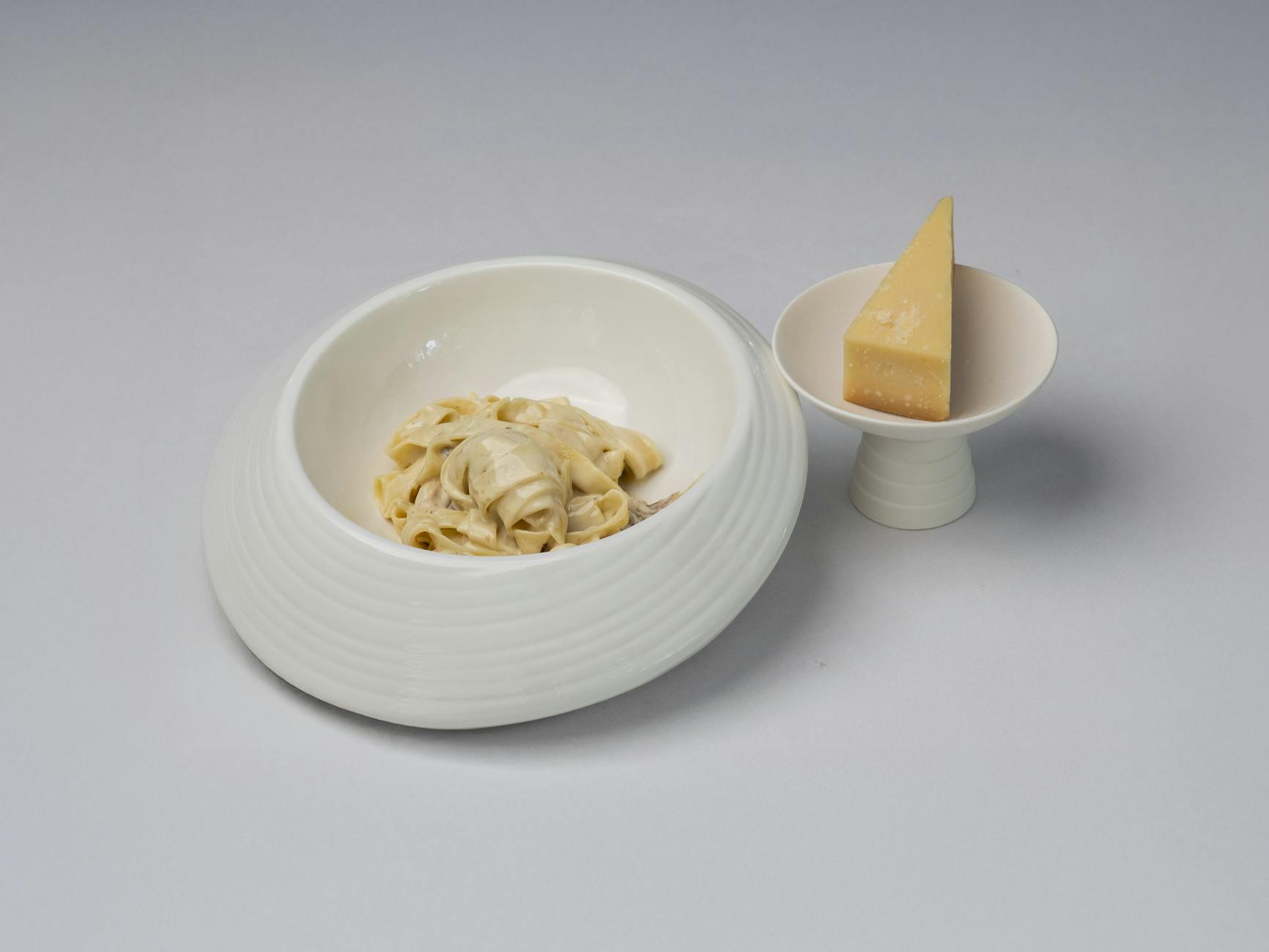 Creamy fettuccine alfredo with sliced chicken and parmesan