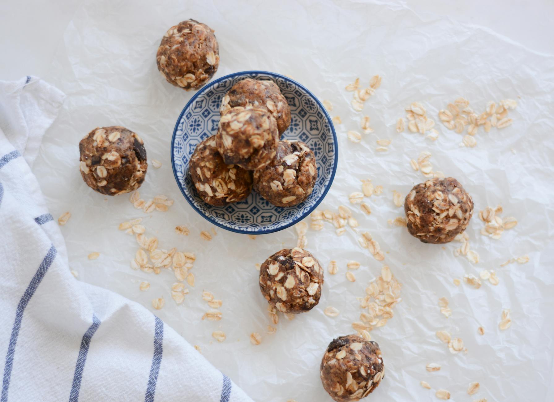No-bake energy balls with oats and chocolate chips
